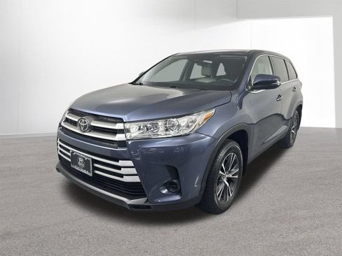 Used 2019 Toyota Highlander LE AWD/4WD image 23