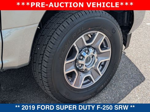 Used 2019 Ford F250 Lariat w/ Lariat Value Package AWD/4WD image 13