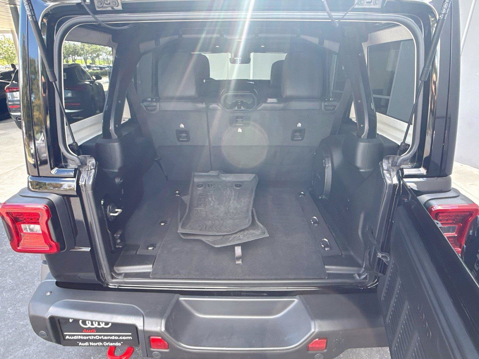 Used 2024 Jeep Wrangler Unlimited Rubicon AWD/4WD image 27