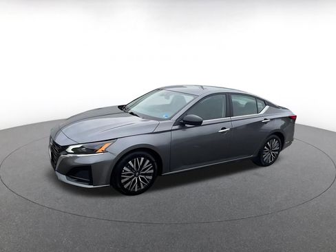 Used 2025 Nissan Altima 2.5 SV image 8