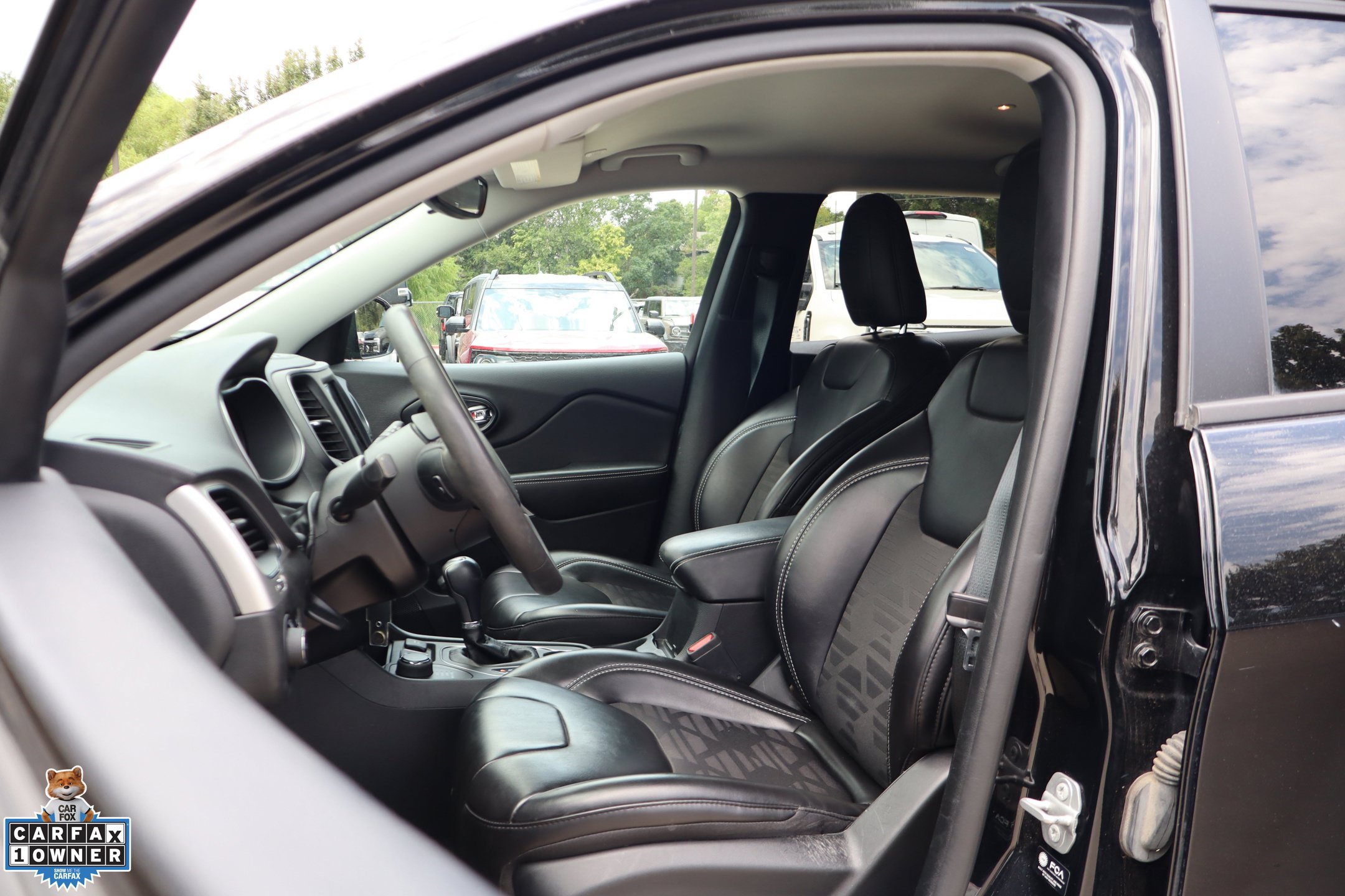 Used 2022 Jeep Cherokee Latitude AWD/4WD image 13
