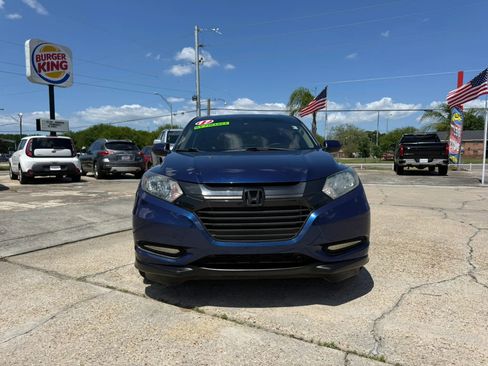 Used 2017 Honda HR-V LX image 2