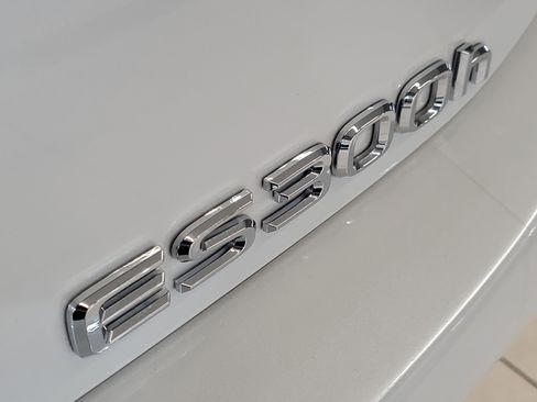 Used 2025 Lexus ES 300h w/ Premium Package image 9