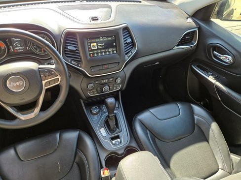 Used 2019 Jeep Cherokee Latitude Plus w/ Comfort/Convenience Group AWD/4WD image 15