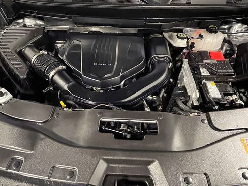 Used 2025 GMC Acadia Elevation image 41