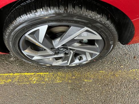 Used 2025 Hyundai Elantra SEL image 31