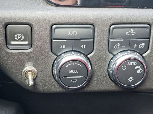 Used 2023 GMC Sierra 1500 SLE image 9