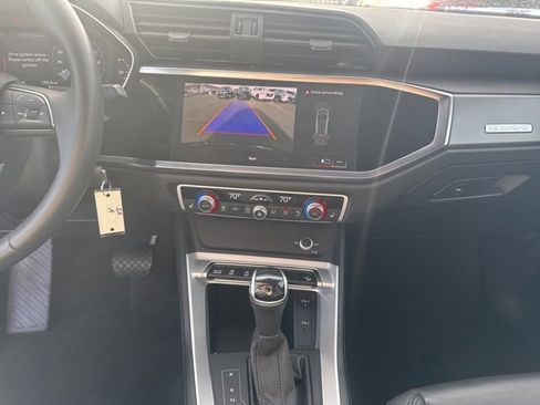 Used 2025 Audi Q3 2.0T Premium image 12