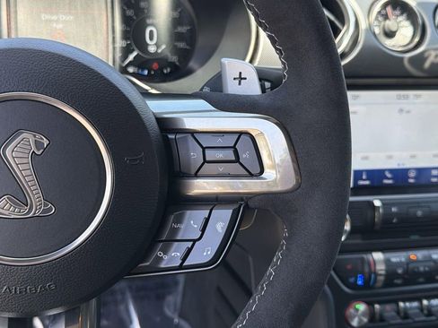 Used 2022 Ford Mustang Shelby GT500 w/ Technology Package RWD image 9