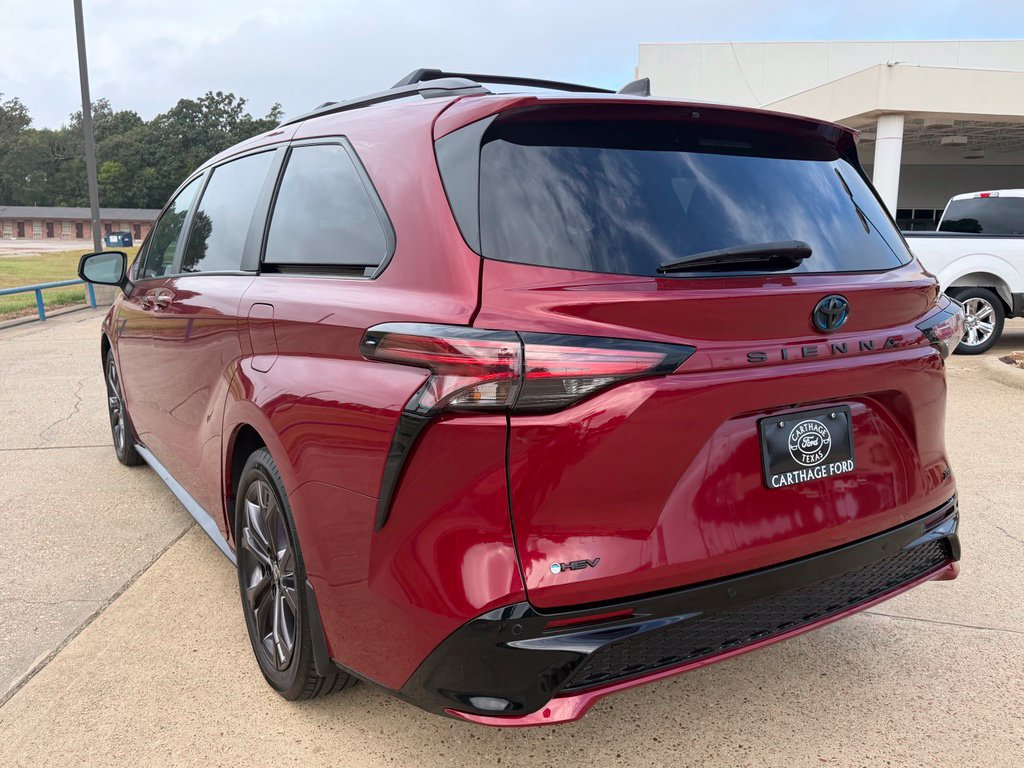 Used 2025 Toyota Sienna XSE w/ XSE Plus Package FWD image 3