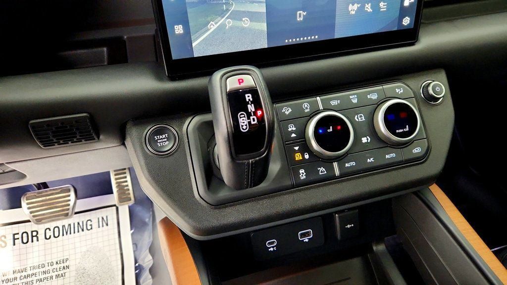 Used 2023 Land Rover Defender 110 X AWD/4WD image 18