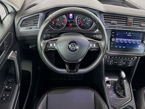 Used 2020 Volkswagen Tiguan SE w/ Panoramic Sunroof Package FWD image 16