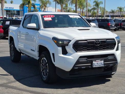 Used 2024 Toyota Tacoma TRD Sport w/ TRD Sport Upgrade Package AWD/4WD image 3