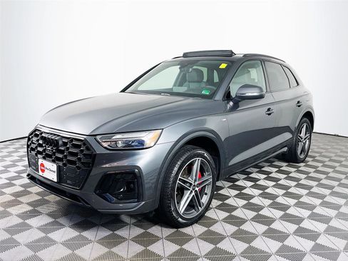 Used 2025 Audi Q5 e Premium Plus w/ Premium Plus Package image 3