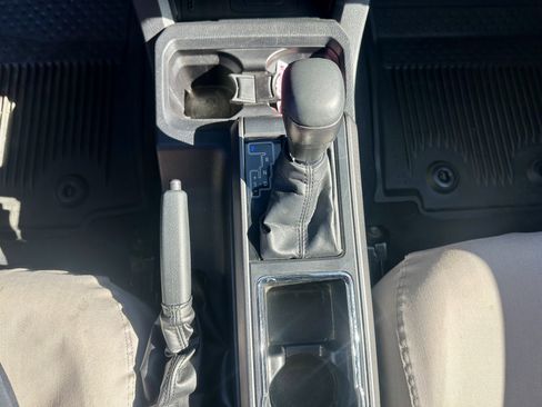 Used 2018 Toyota Tacoma TRD Sport AWD/4WD image 18