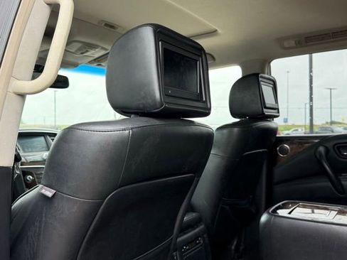 Used 2014 INFINITI QX80 4WD w/ Deluxe Touring Package image 16
