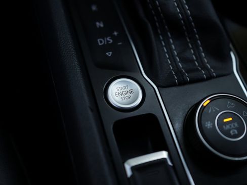 Used 2022 Volkswagen Atlas SEL Premium image 20