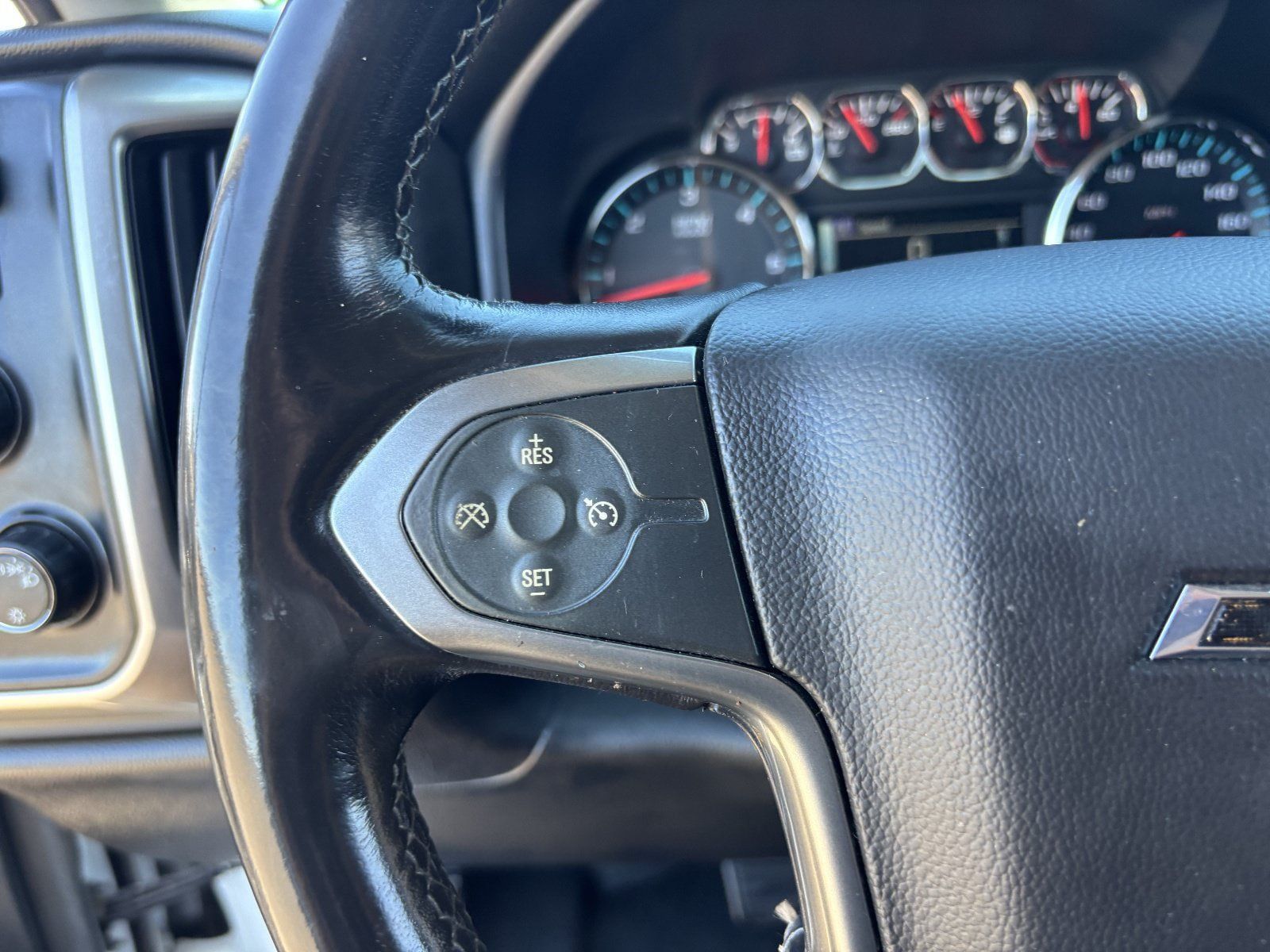 Used 2015 Chevrolet Silverado 1500 LT AWD/4WD image 30