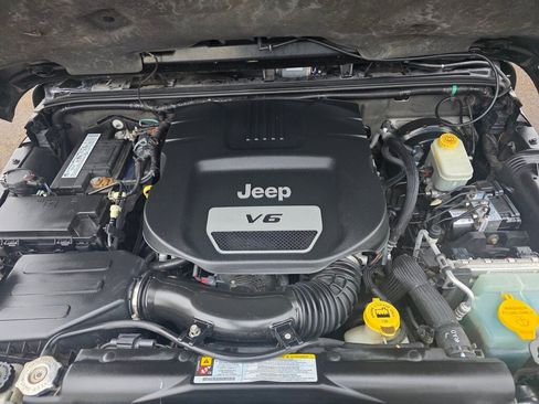 Used 2012 Jeep Wrangler Rubicon w/ Dual Top Group image 22