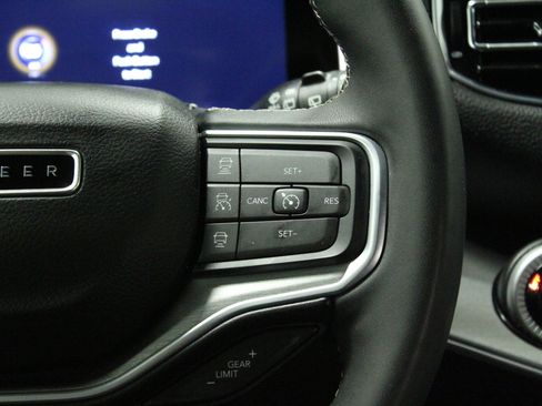 Used 2023 Jeep Wagoneer Series II RWD image 26
