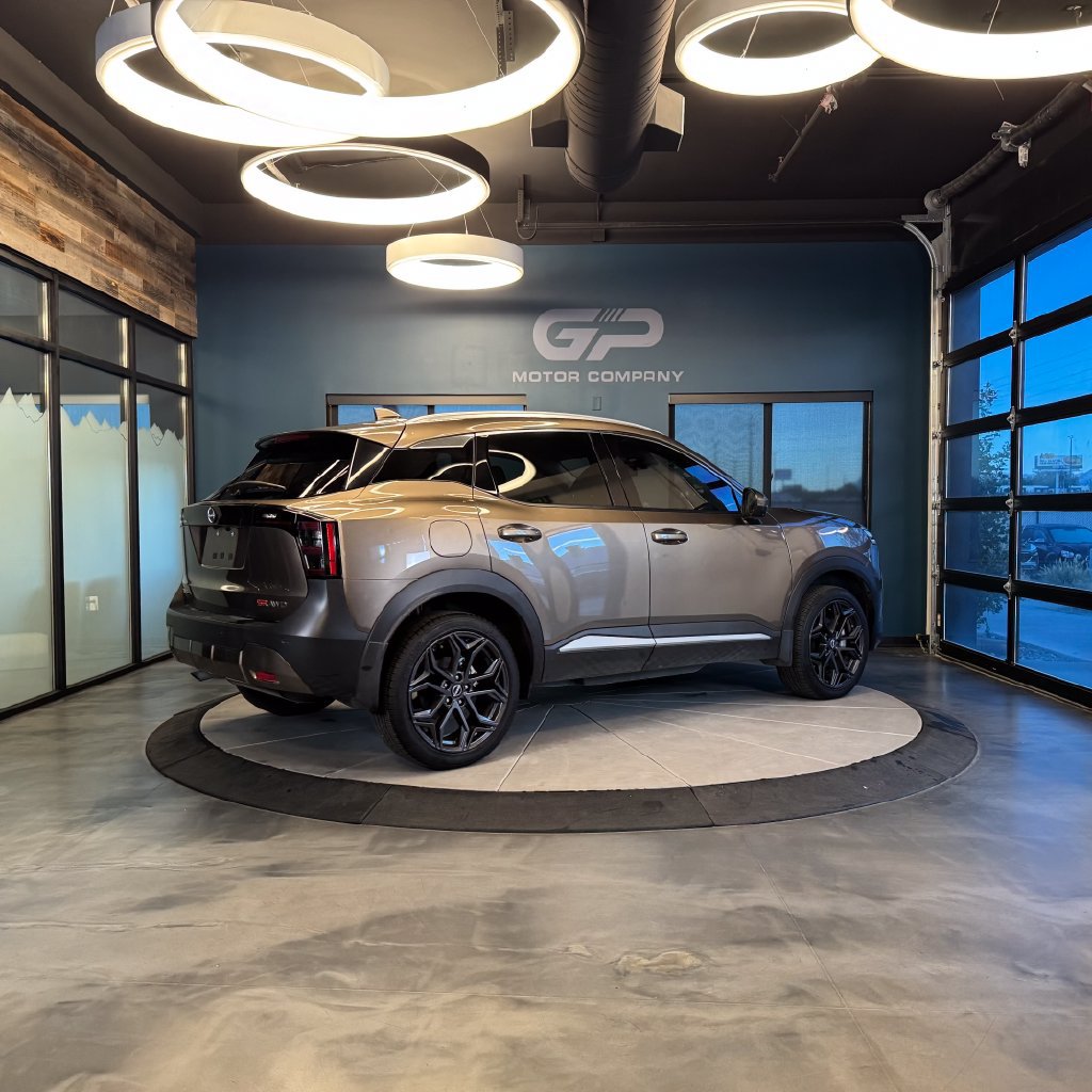 Used 2025 Nissan Kicks SR AWD/4WD image 3
