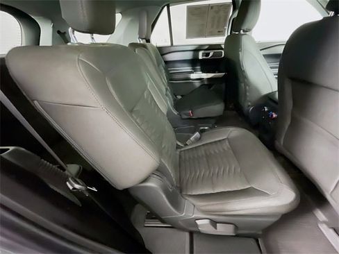 Used 2021 Ford Explorer XLT image 30