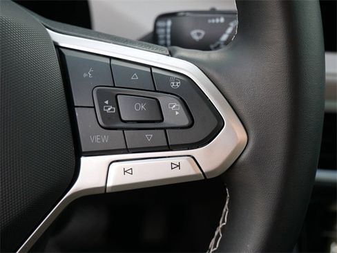 Certified 2025 Volkswagen Taos SE image 26