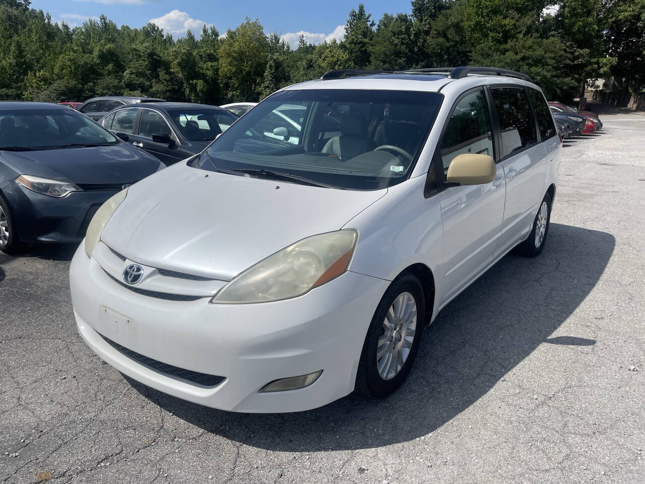 Used 2007 Toyota Sienna XLE w/ XLE Pkg 6 FWD image 2