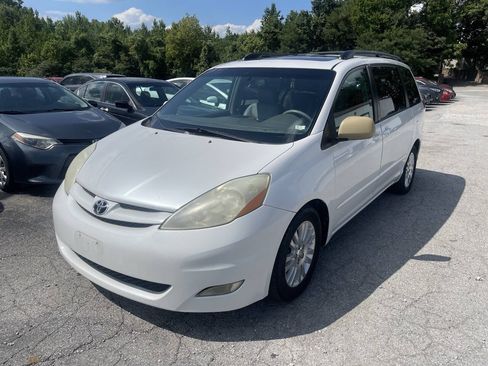 Used 2007 Toyota Sienna XLE w/ XLE Pkg 6 FWD image 2