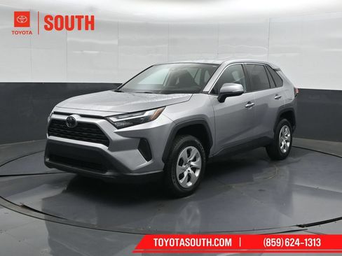 Used 2023 Toyota RAV4 LE AWD/4WD image 6