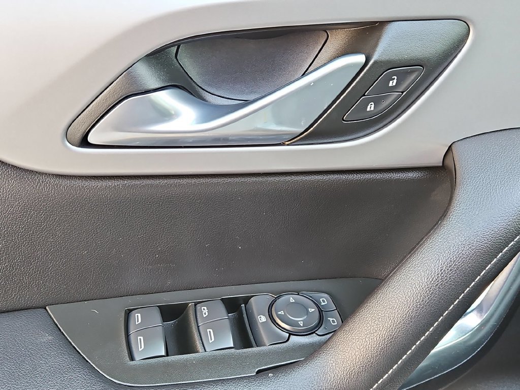 Used 2025 Chevrolet Blazer LT FWD image 10
