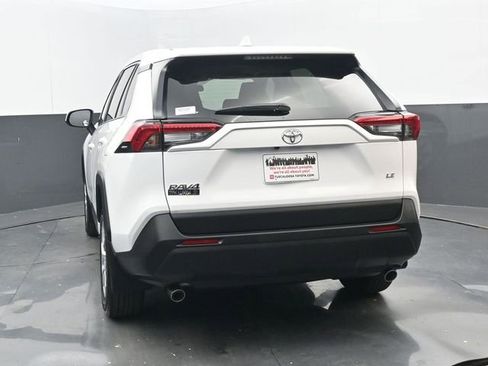 Used 2025 Toyota RAV4 LE image 18