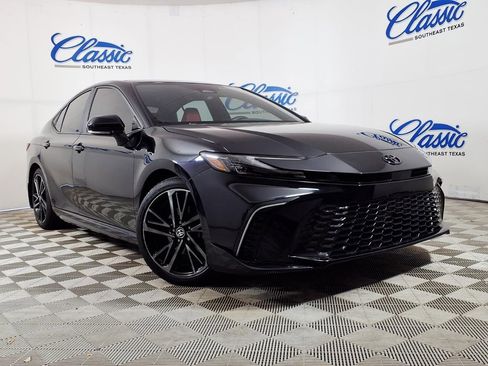 Used 2025 Toyota Camry XSE FWD image 1