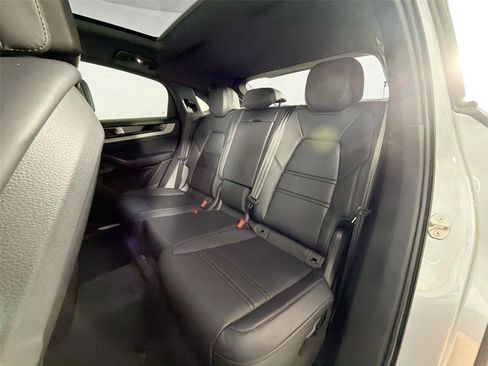 Used 2025 Porsche Cayenne Coupe AWD/4WD image 26