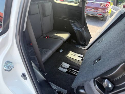 Used 2019 Toyota Highlander LE AWD/4WD image 14