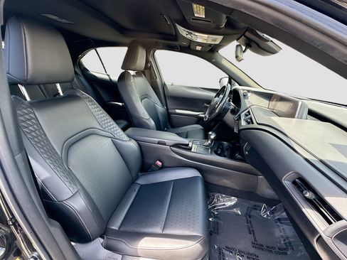 Used 2019 Lexus UX 200 FWD image 24