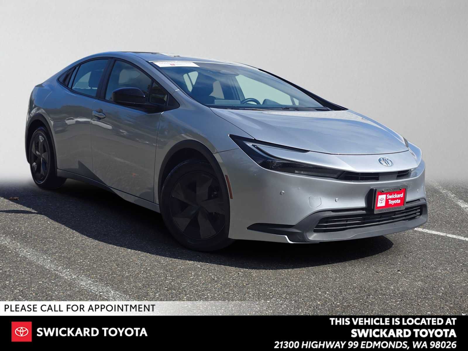 Certified 2025 Toyota Prius LE FWD image 1