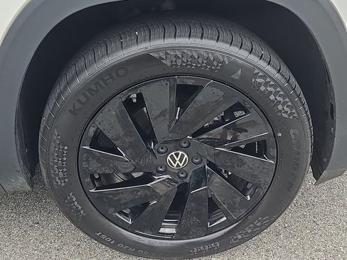 Certified 2026 Volkswagen Atlas SE AWD/4WD image 32