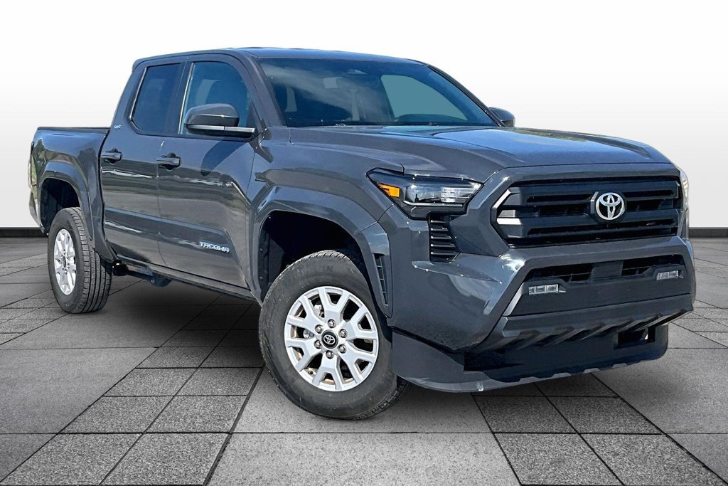 Used 2025 Toyota Tacoma SR5 AWD/4WD image 2