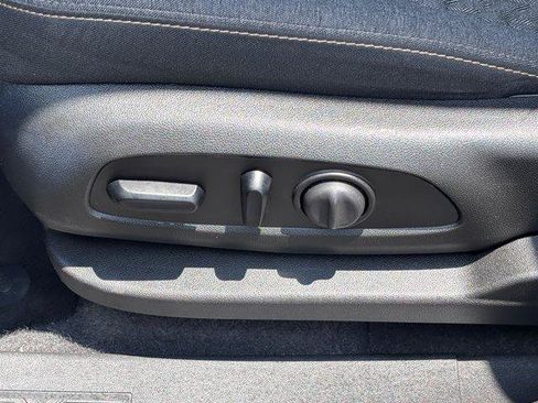Used 2023 Chevrolet Equinox LT FWD image 17