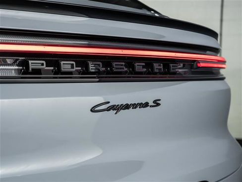 Certified 2026 Porsche Cayenne S image 32
