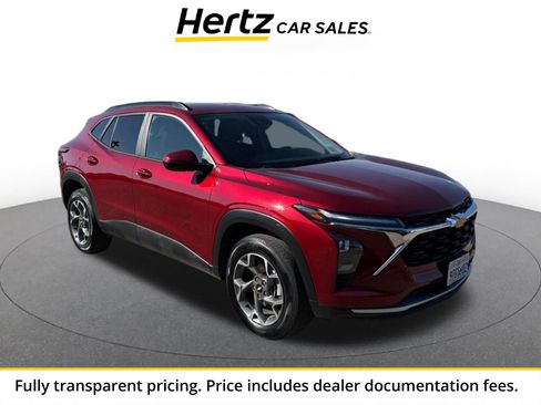 Used 2025 Chevrolet Trax LT FWD image 1