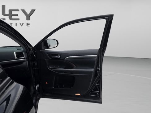 Used 2019 Toyota Highlander Limited image 29