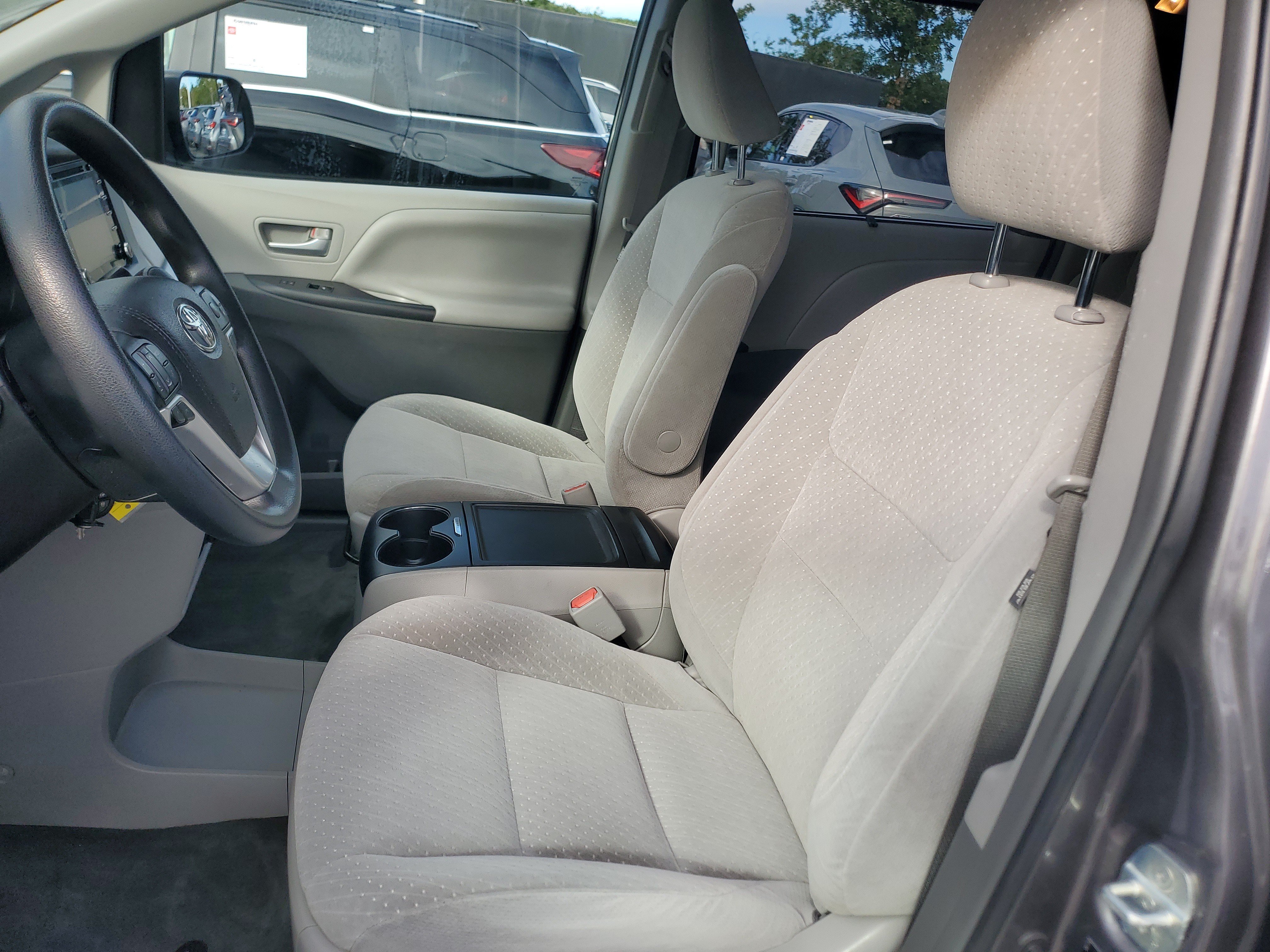 Certified 2019 Toyota Sienna LE FWD image 18
