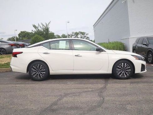 Certified 2025 Nissan Altima 2.5 SV FWD image 4