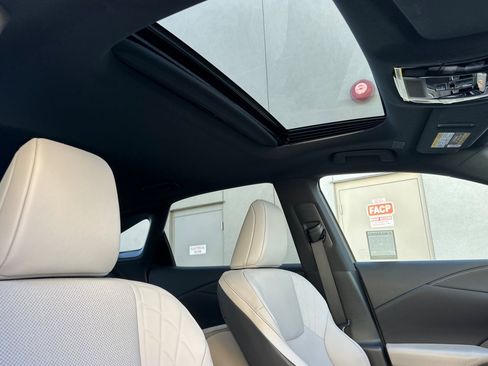 Used 2023 Lexus RX 350 Premium image 18