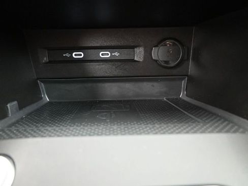 Used 2022 Volkswagen Taos SE image 9