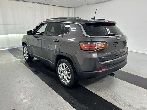 Used 2022 Jeep Compass Latitude w/ Sun and Sound Group AWD/4WD image 7