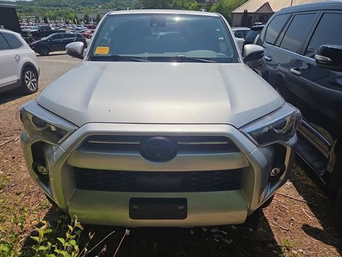 Used 2022 Toyota 4Runner SR5 Premium w/ TRD Black Wheel Package (TMS) AWD/4WD image 2