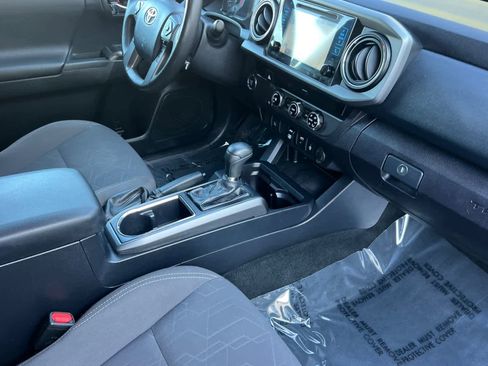 Used 2018 Toyota Tacoma TRD Sport image 15